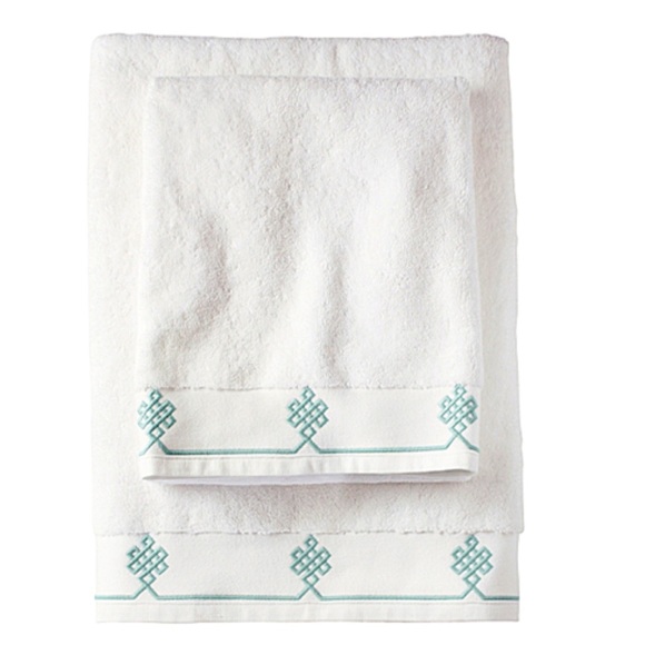 BNWT Aqua Gobi Bath Towel - Picture 1 of 3